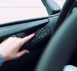 1-auto-centar-forma-beograd-japanska-juznokorejska-vozilla-zaglavljen-prozor